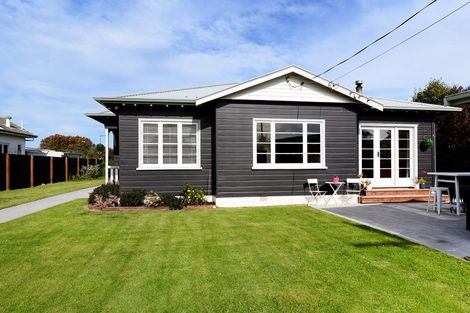 Photo of property in 17 Thackeray Street, Saint Andrews, 7988