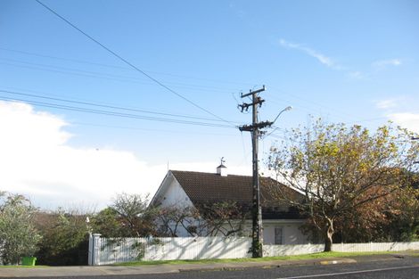 Photo of property in 120 Mellons Bay Road, Mellons Bay, Auckland, 2014