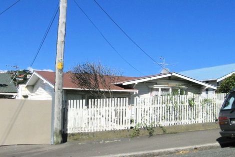 Photo of property in 79 Eden Street, Island Bay, Wellington, 6023