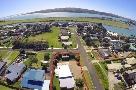 Photo of property in 2 Taipari Avenue, Raglan, 3225