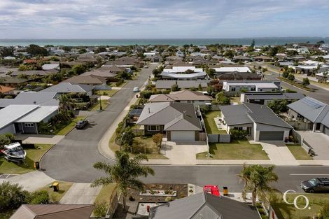 Photo of property in 31 Butterworth Crescent, Papamoa Beach, Papamoa, 3118