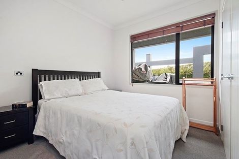 Photo of property in 5 Gleaming Place, Waiuku, 2123