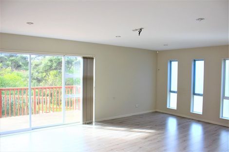 Photo of property in 76a Tamahere Drive, Glenfield, Auckland, 0629