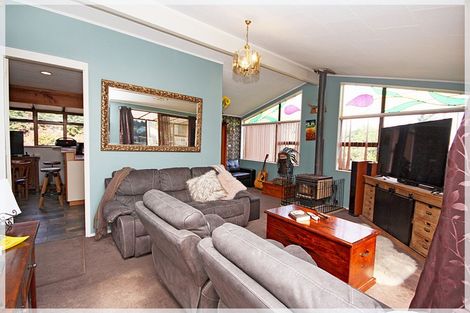 Photo of property in 27 Nuku Street, Tangimoana, 4822