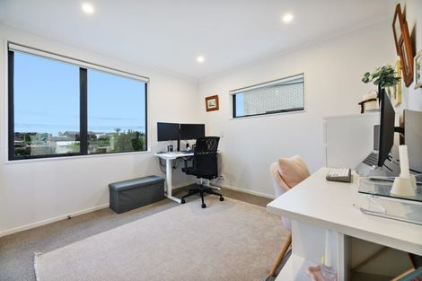 Photo of property in 32a Titoki Street, Te Atatu Peninsula, Auckland, 0610