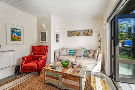 Photo of property in 6 Endeavour Place, Cooks Beach, Whitianga, 3591