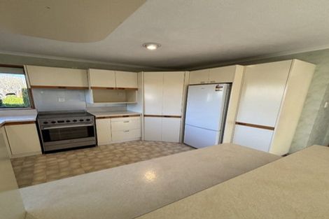 Photo of property in 2/2a Thorrington Road, Cashmere, Christchurch, 8022