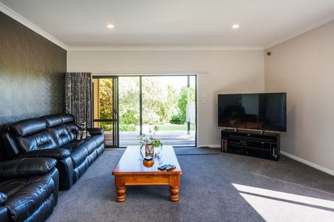 Photo of property in 15 Silkwood Place, Fitzherbert, Palmerston North, 4410