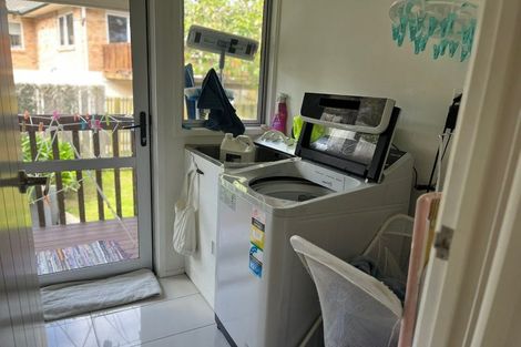 Photo of property in 2/23 Santiago Crescent, Unsworth Heights, Auckland, 0632