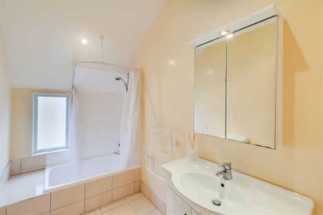 Photo of property in 32 Esplanade, Sumner, Christchurch, 8081