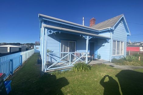 Photo of property in 43 Young Street, New Plymouth, 4310