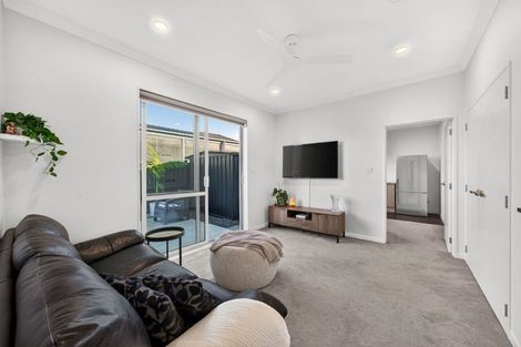 Photo of property in 7 Walter Ruddock Avenue, Kumeu, 0810