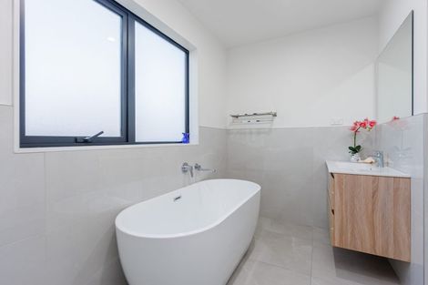 Photo of property in 4/43a Waimumu Road, Massey, Auckland, 0614