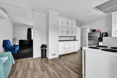 Photo of property in 22 Cook Street, Marfell, New Plymouth, 4310