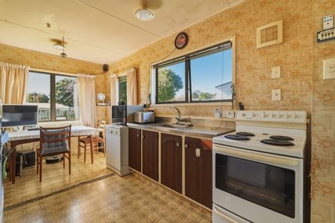 Photo of property in 35 Rewarewa Street, Owhata, Rotorua, 3010