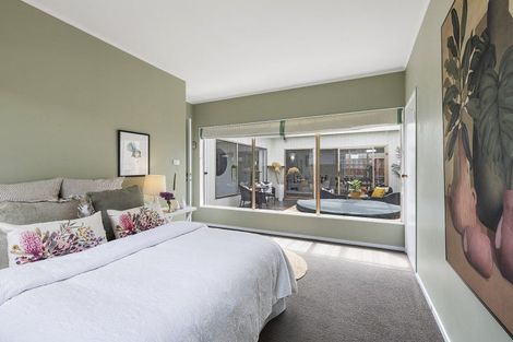 Photo of property in 17 Madison Place, Miramar, Wellington, 6022