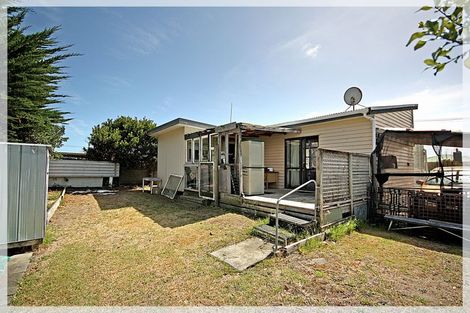 Photo of property in 6 Andrews Street, Foxton Beach, Foxton, 4815