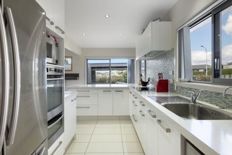 Photo of property in 242 Omokoroa Road, Omokoroa, 3114