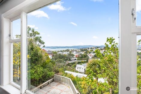 Photo of property in 1 Fairview Crescent, Kelburn, Wellington, 6012