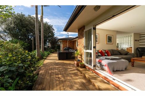 Photo of property in 36 Kohanga Road, Mangere Bridge, Auckland, 2022