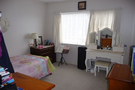 Photo of property in 2/16 Ronald Macken Place, Windsor Park, Auckland, 0632