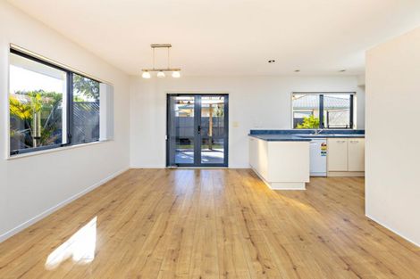 Photo of property in 2 Braeburn Place, Takanini, 2112