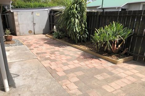 Photo of property in 2/8 Keeling Road, Henderson, Auckland, 0612