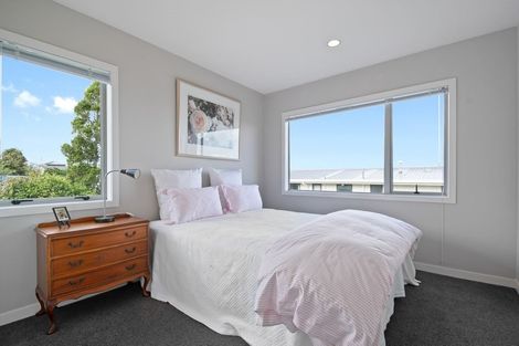 Photo of property in 2 Oakpark Place, West Harbour, Auckland, 0618