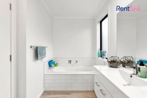 Photo of property in 28 Foley Grove, Pyes Pa, Tauranga, 3110