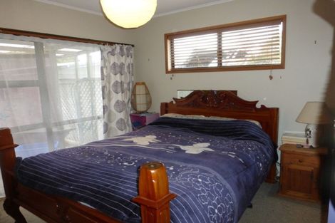 Photo of property in 46 La Rosa Street, Green Bay, Auckland, 0604