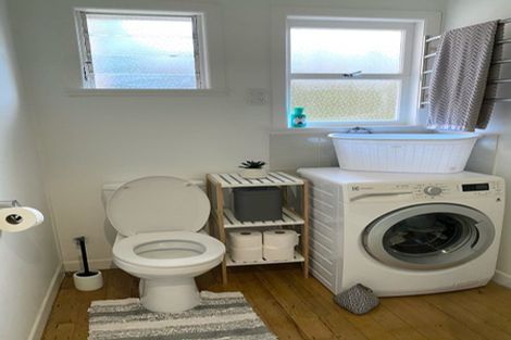 Photo of property in 8a Dodson Avenue, Milford, Auckland, 0620