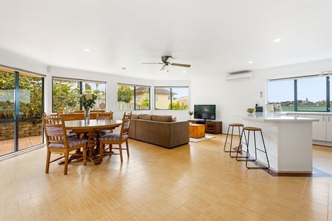 Photo of property in 10 Devana Court, Torbay, Auckland, 0630