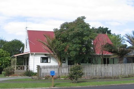 Photo of property in 2 Pohutukawa Drive, Athenree, Waihi Beach, 3177