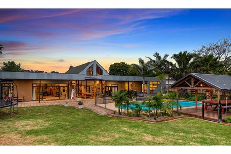 Photo of property in 8 Cloverfields Drive, Waimauku, 0812