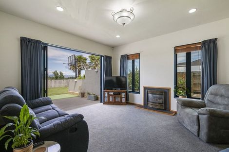 Photo of property in 55 Royal Oak Drive, Kelvin Grove, Palmerston North, 4414