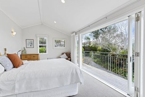 Photo of property in 2/5 Colmar Road, Mellons Bay, Auckland, 2014