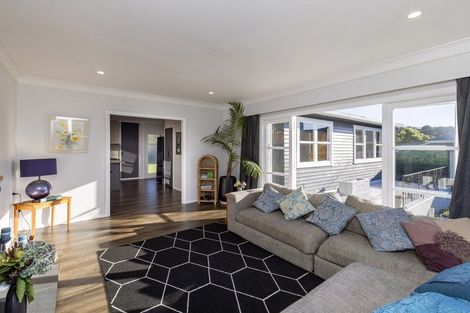 Photo of property in 34 Kaitawa Crescent, Paraparaumu, 5032