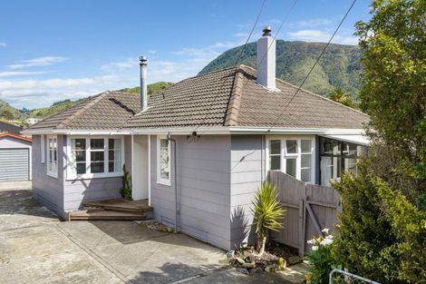 Photo of property in 27 Oxford Street, Picton, 7220