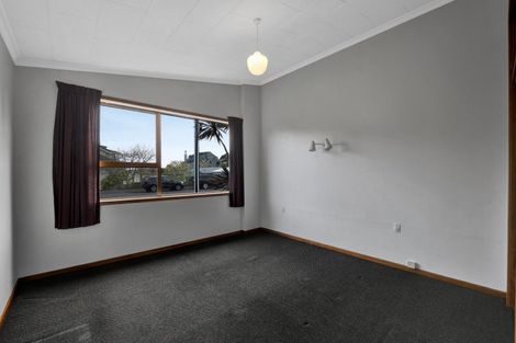 Photo of property in 39 Birdwood Avenue, Moturoa, New Plymouth, 4310