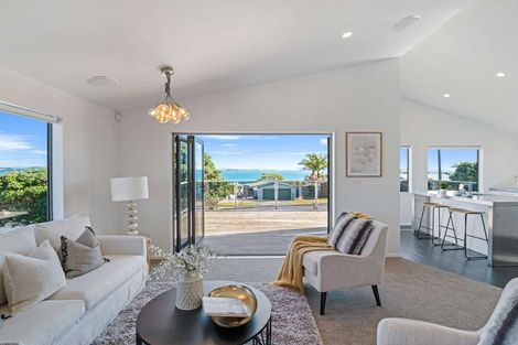 Photo of property in 1319 Whangaparaoa Road, Army Bay, Whangaparaoa, 0930