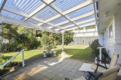 Photo of property in 28 Riversdale Drive, Merrilands, New Plymouth, 4312