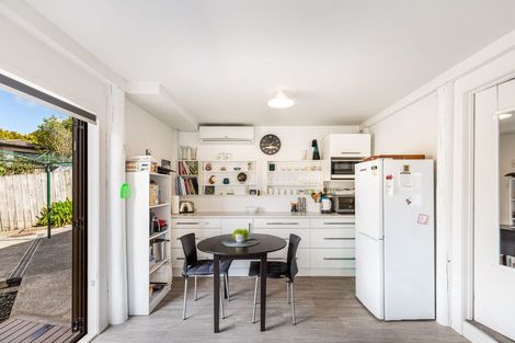 Photo of property in 2/17 Duncan Avenue, Te Atatu South, Auckland, 0610