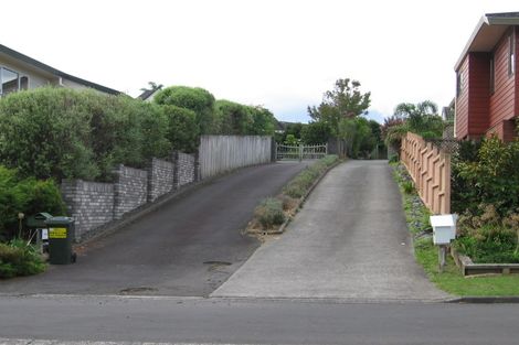 Photo of property in 2/33 Deanna Drive, West Harbour, Auckland, 0618