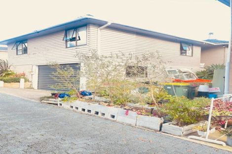 Photo of property in 9 Humphrey Kemp Avenue, Henderson, Auckland, 0612