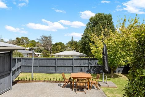 Photo of property in 15 Gill Avenue, Te Atatu Peninsula, Auckland, 0610