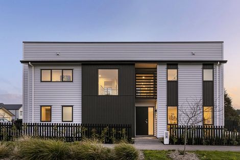 Photo of property in 2 Paparahi Place, Wainui, Silverdale, 0992