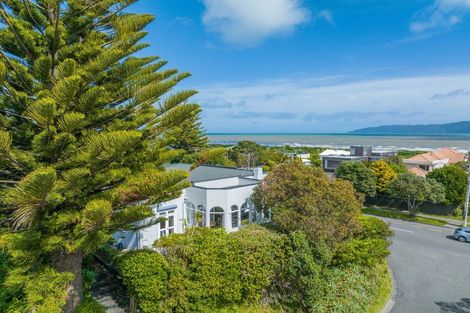 Photo of property in 48 Manly Street, Paraparaumu Beach, Paraparaumu, 5032