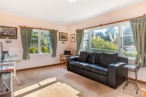 Photo of property in 323 Main Road, Tawa, Wellington, 5028
