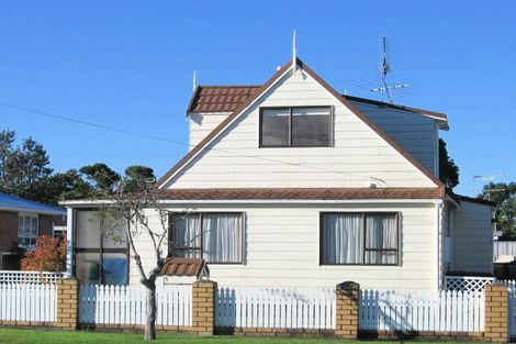 Photo of property in 1/177 Centreway Road, Orewa, 0931