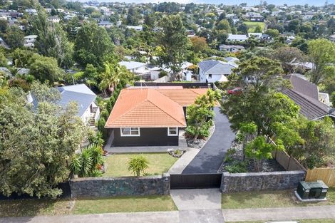 Photo of property in 16 Weatherly Road, Torbay, Auckland, 0630